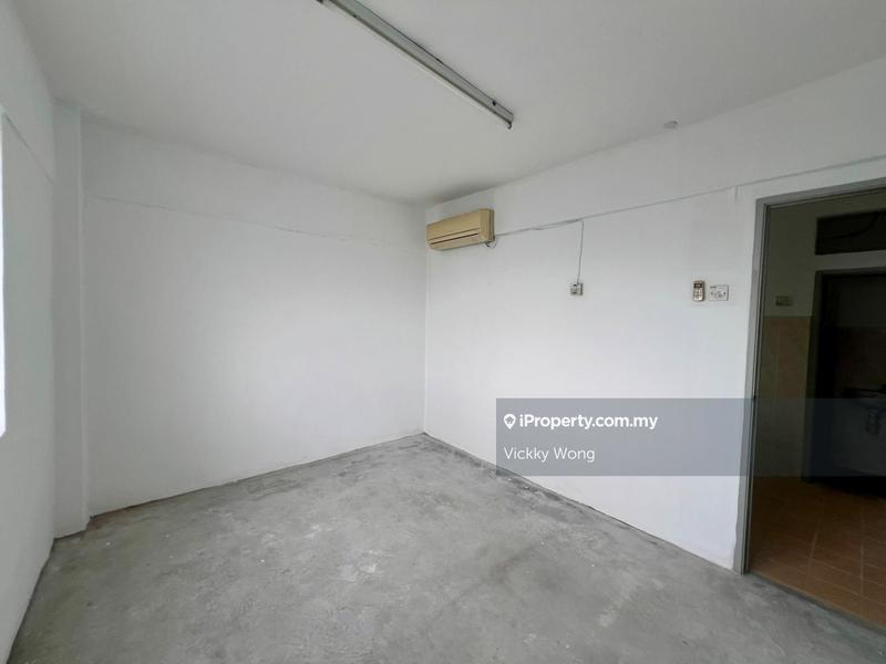 Flat for Sale in Pandan Ria (Block D) by Vickky Wong - iProperty.com.my