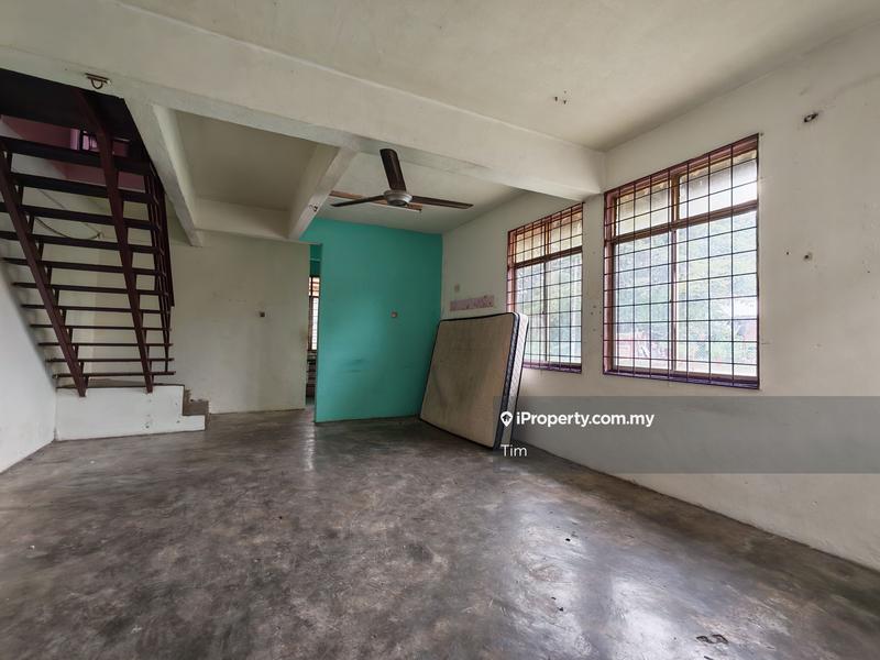 Rumah Teres 2-Tingkat untuk Dijual di Taman Datuk Thamby Chik Karim, Batu Berendam oleh Tim - iProperty.com.my