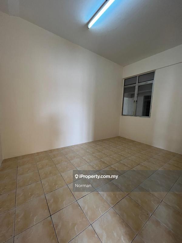 1-storey Terraced House for Sale in [SEREMBAN PUTRA APARTMENT] Full Loan with Cashback, Sikamat by Norman - iProperty.com.my