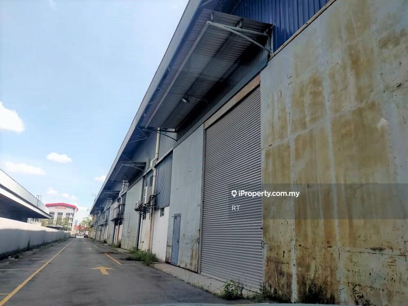 Gudang untuk Dijual di USJ Subang Warehouse/Showroom for Sale/Rent, Subang Jaya oleh RT - Warehouse Side View - iProperty.com.my