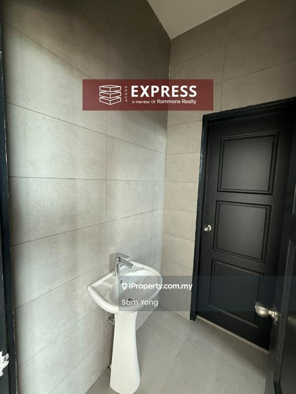Rumah Teres 2-Tingkat untuk Dijual di Luak Bay, Miri oleh Sam Yong - Bathroom - iProperty.com.my
