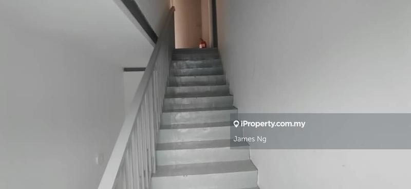 For Rent - Ready move in condition Semi Detached Mantin
