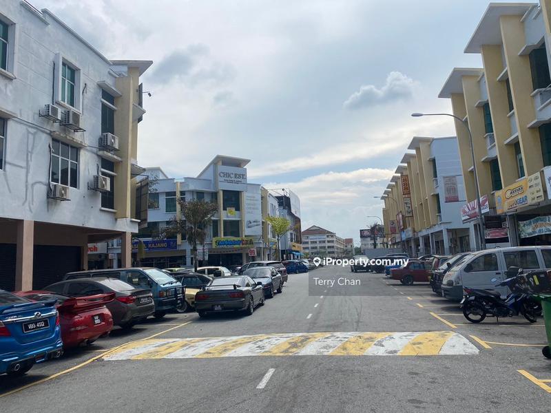 Shop for Sale in Taman Putra Kajang, Kajang by Terry Chan - iProperty.com.my