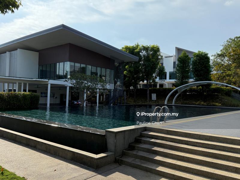 Rumah Berkembar untuk Dijual di Taman Equine, Seri Kembangan oleh Pauline Chan - iProperty.com.my