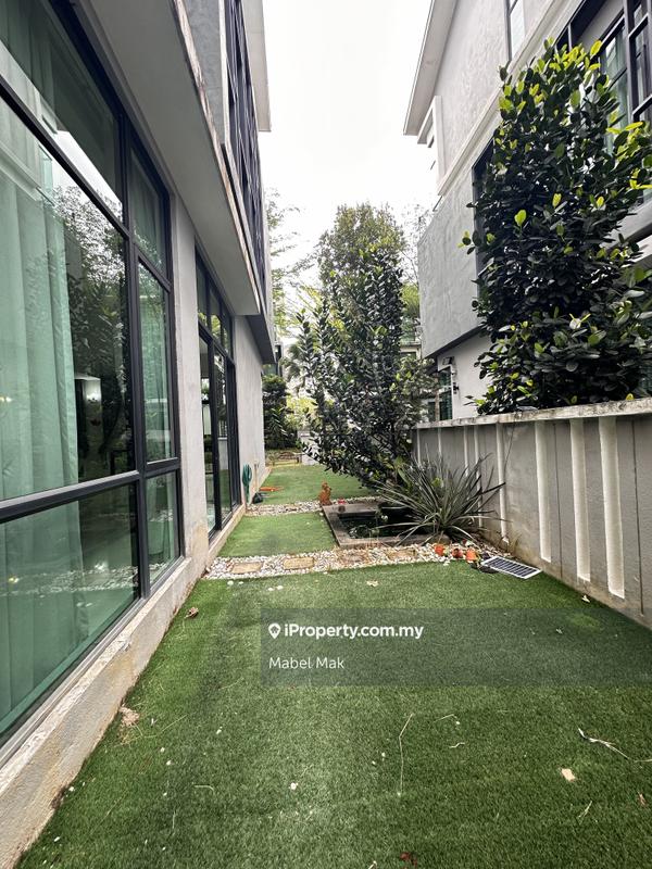 Rumah Berkembar untuk Dijual di Taman Bukit Serdang, Seri Kembangan oleh Mabel Mak - iProperty.com.my