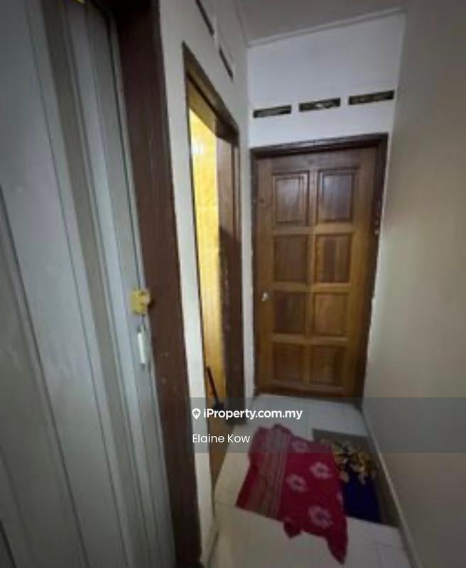 1-storey Terraced House for Sale in Seksyen 14, Petaling Jaya by Elaine Kow - Entrance - iProperty.com.my