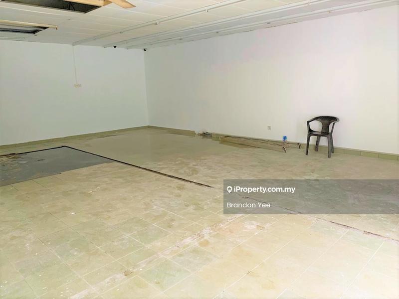 Kedai untuk Dijual di Bandar Putra Permai, Seri Kembangan oleh Brandon Yee - Interior - iProperty.com.my