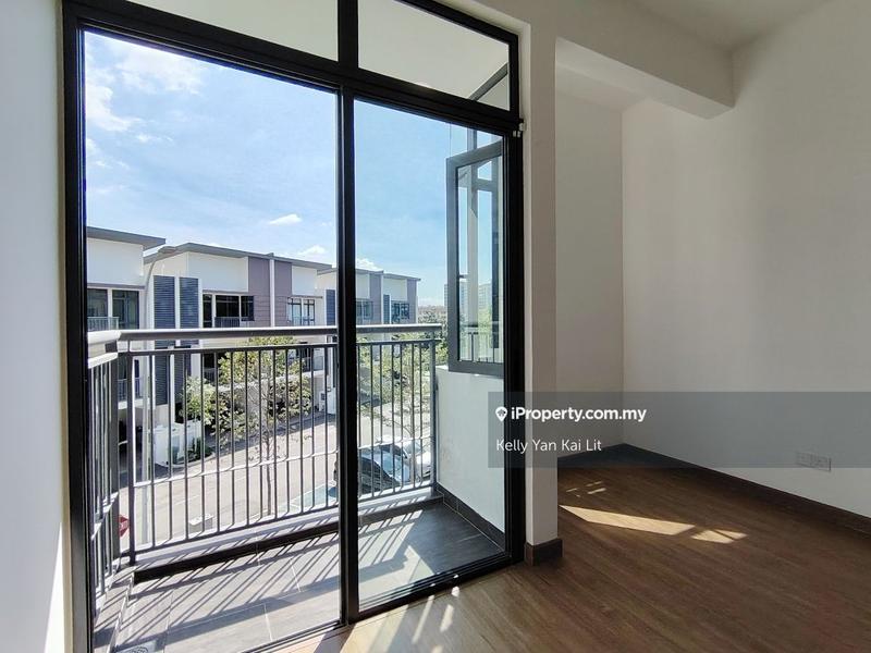 Rumah Teres 3-Tingkat untuk Dijual di Park Residence, Seri Kembangan oleh Kelly Yan Kai Lit - iProperty.com.my