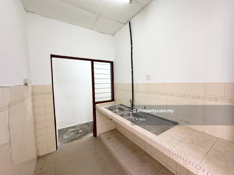 Rumah Pangsa untuk Dijual di Taman Sri Kuching oleh Ck Yee - iProperty.com.my