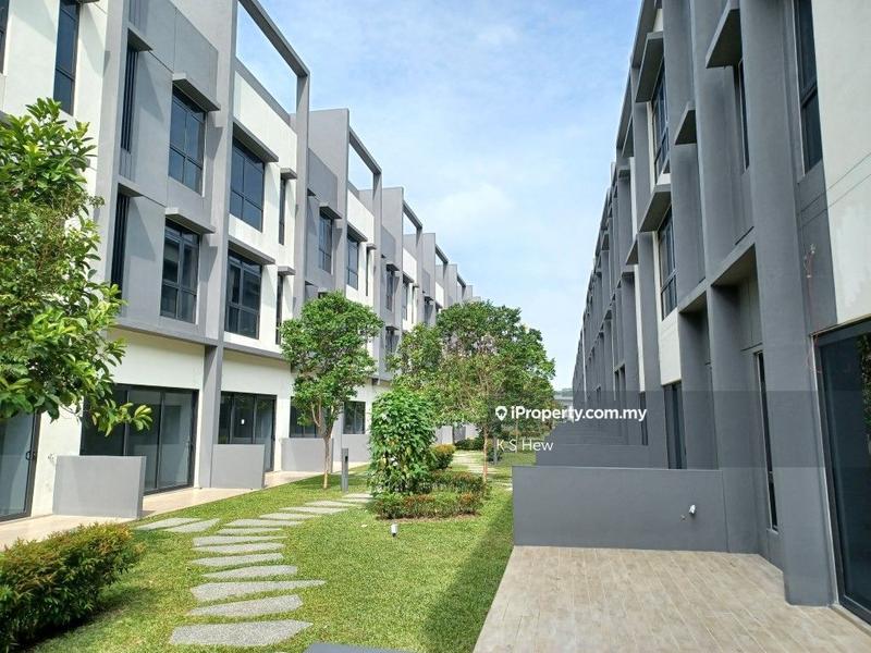 Rumah Teres 4-Tingkat untuk Dijual di Seri Kembangan, Selangor oleh K S Hew - iProperty.com.my