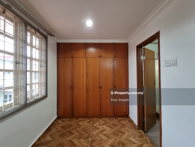 Semi-Detached House for Sale in Taman Petaling, Petaling Jaya by Paul Joseph - Bedroom 2 Wardrobe and Enterance to Bath - iProperty.com.my