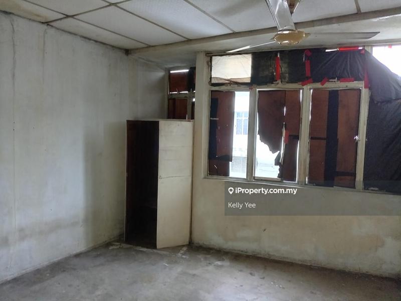 For Rent - 1.5 Storey Light Industrial Shoplot @ Taman Perindustrian Ringan Usahajaya for Rent