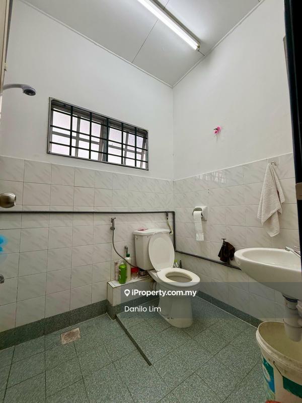 Rumah Berangkai 2 Tingkat untuk Dijual di Alam Damai, Cheras oleh Danilo Lim - Bathroom - iProperty.com.my