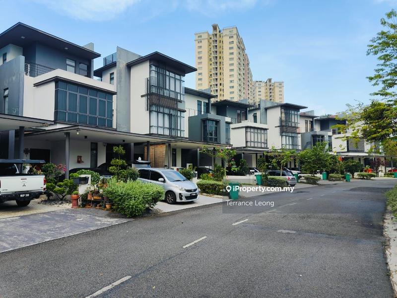 Rumah Berangkai 3 Tingkat untuk Dijual di Serdang, Seri Kembangan oleh Terrance Leong - iProperty.com.my