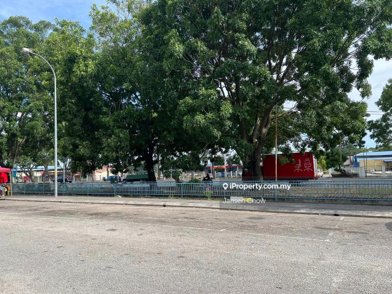 Kedai untuk Dijual di Klang, Jalan Kapar main road 3storey shoplot, Klang oleh Jansen Chow - iProperty.com.my