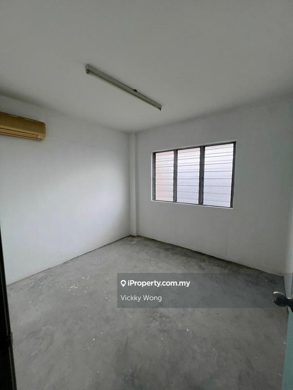 Flat for Sale in Pandan Ria (Block D) by Vickky Wong - iProperty.com.my