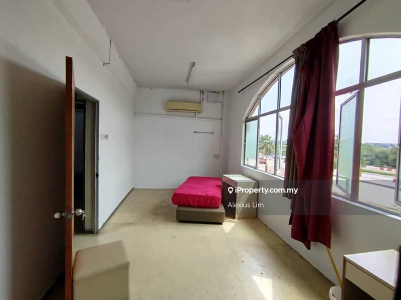 For Rent - Taman Masai Utama - 3 Storey Shop Office  (1st floor & 2nd floor )