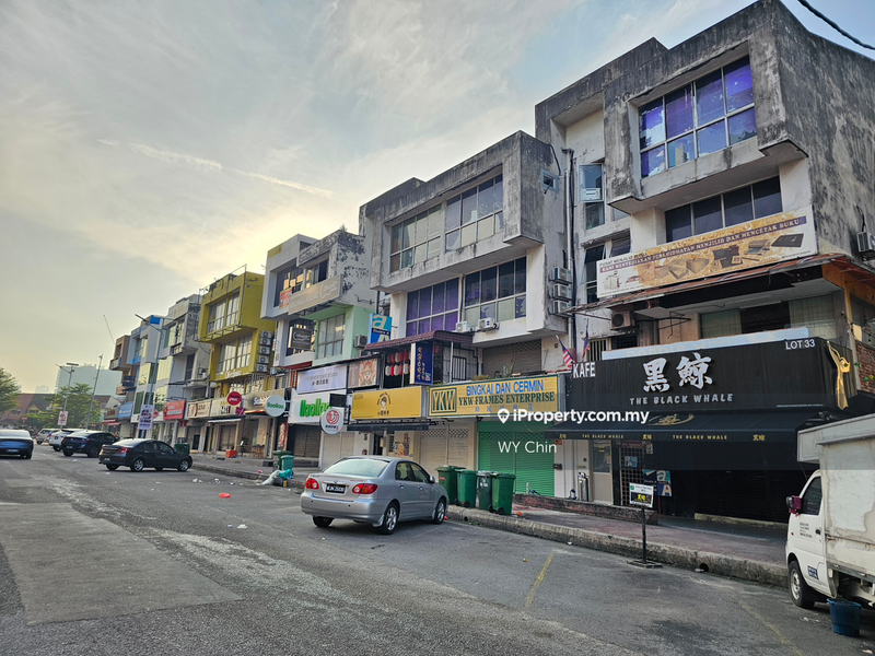 For Sale - 3 STOREY HIGH TRAFFIC LOCATION,ROi 4% SUBANG JAYA SS 15,SS15