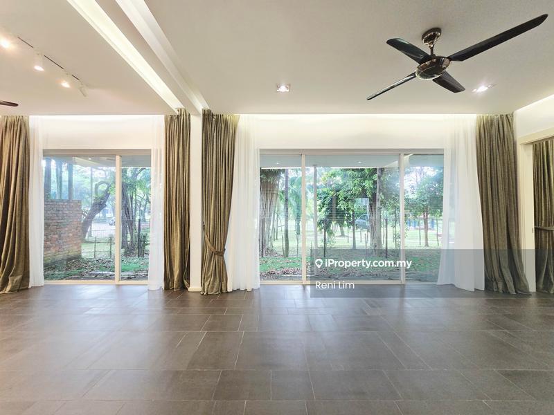 Rumah Berkembar untuk Dijual di Seri Pilmoor, Bayu Timur, Ara damansara, Ara Damansara oleh Reni Lim - Living Room - iProperty.com.my