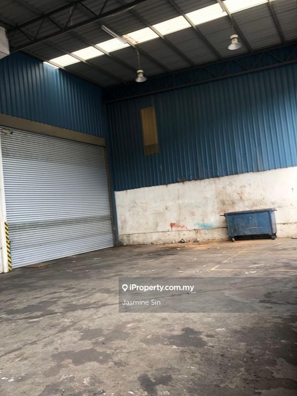 For Rent - Tmn Perindustrian Kota Puteri Terrace Factory with fully Extension