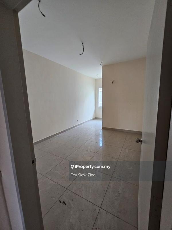 Rumah Berangkai 2.5 Tingkat untuk Dijual di Taman Bukit Serdang, Seri Kembangan oleh Tey Siew Zing - iProperty.com.my