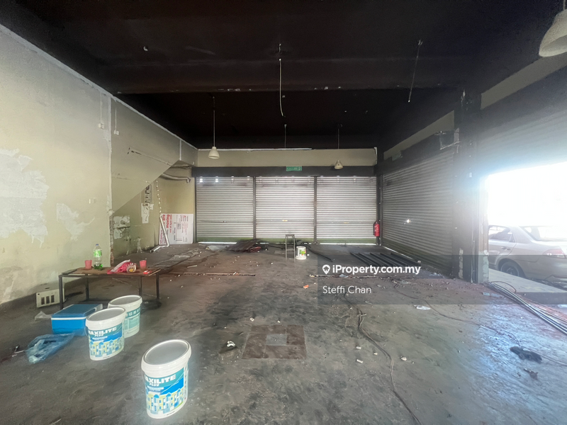 For Rent - Ground Floor Link 1 End lot Shoplot For Rent