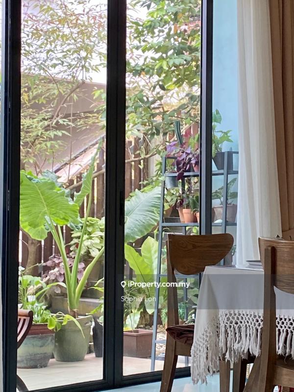 Semi-Detached House for Sale in Equine park, Seri Kembangan by Sophia Loh - iProperty.com.my