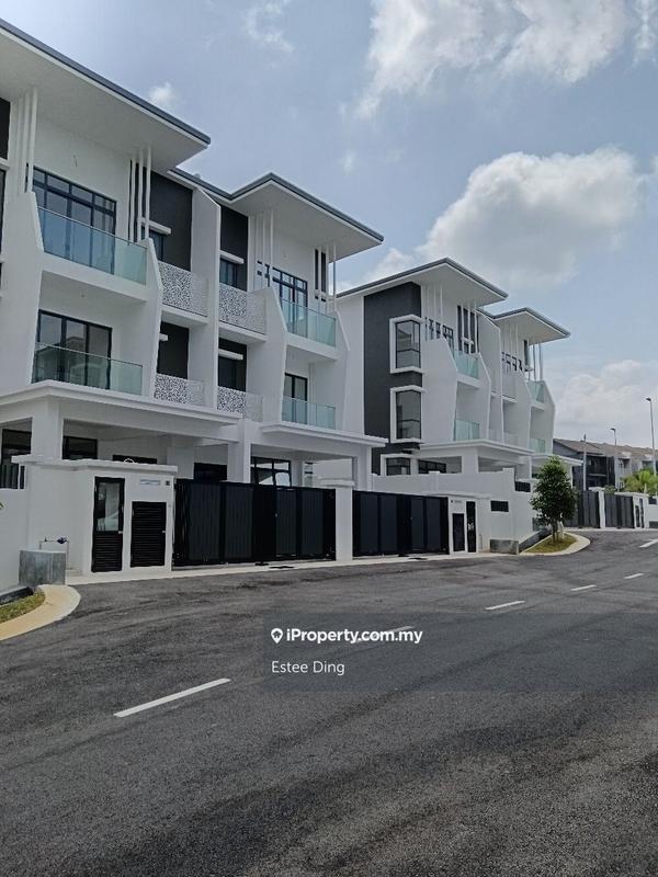 Rumah Berkembar untuk Dijual di Abadi Heights, Puchong oleh Estee Ding - iProperty.com.my
