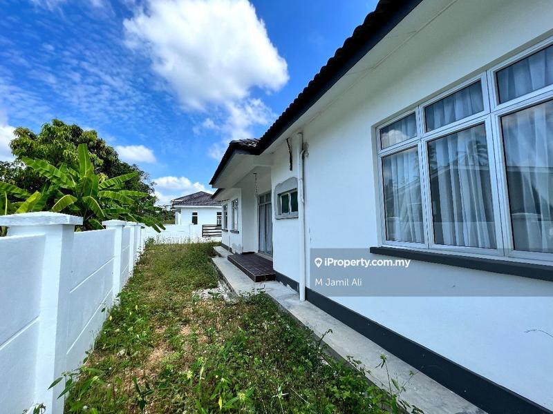 Bungalow House for Sale in Kampung Peserai, Batu Pahat by M Jamil Ali - iProperty.com.my