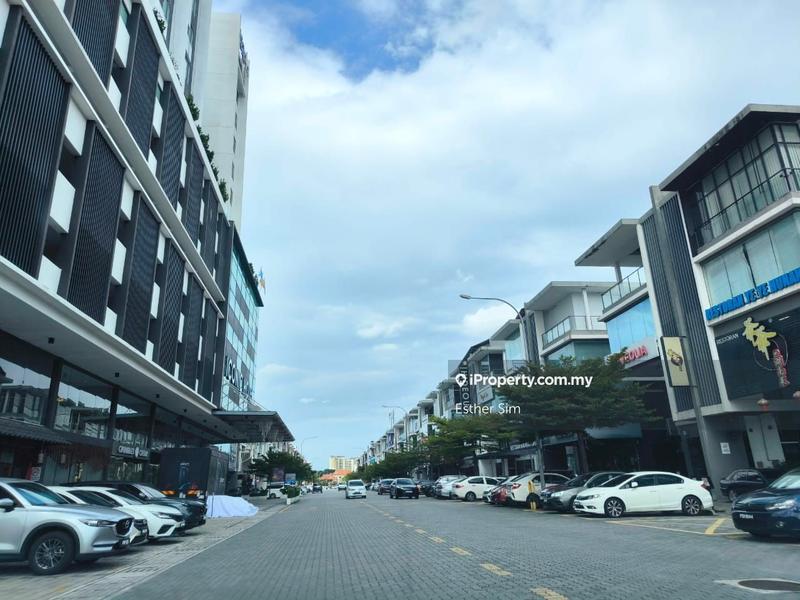 For Sale - 3.5 Storey Semi-D Commercial @ Icon City (Best Buy , ROI Above 4.2% )