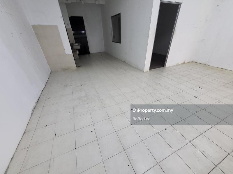 Shop for Sale in Serdang, Seri Kembangan by BoBo Lee - iProperty.com.my