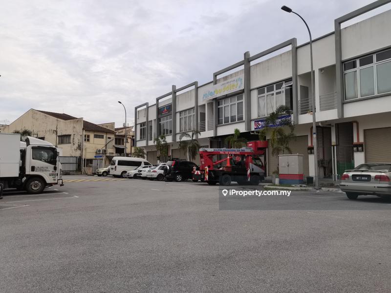 For Sale - Corner Lot Pusat Perniagaan Salak 2