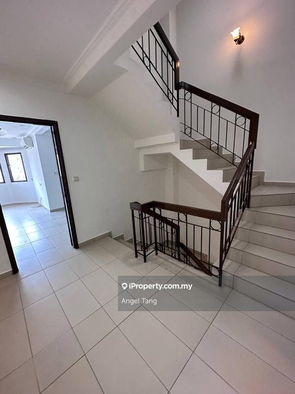 Rumah Berangkai 2.5 Tingkat untuk Dijual di BU 6,Near park, Bandar Utama, Ample parking, Bandar Utama oleh Angel Tang - iProperty.com.my