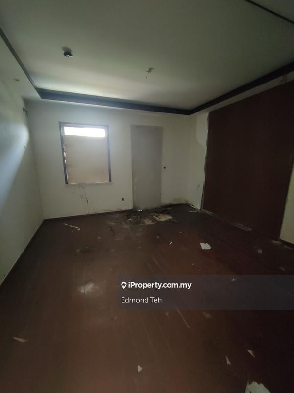 Bungalow House for Sale in Taman Overseas Union (Taman Oug), Jalan Klang Lama (Old Klang Road) by Edmond Teh - iProperty.com.my