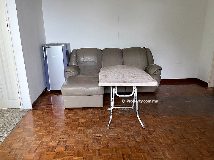 Bungalow House for Sale in Taman Paramount, Petaling Jaya by Julie L - iProperty.com.my