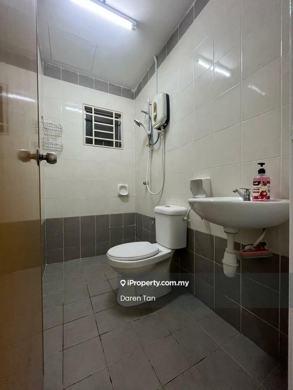 Apartment for Rent in Palm Garden Apartment by DAREN TAN - Bathroom - iProperty.com.my