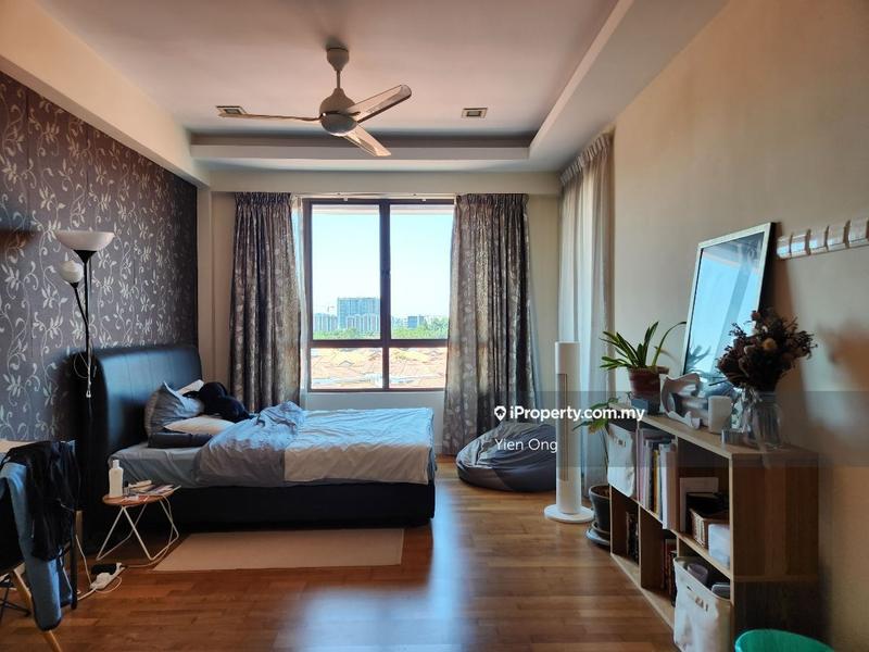 For Sale - Ara Hill Condominium