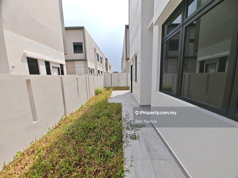 Rumah Berkembar untuk Dijual di Taman Sutera, Johor Bahru oleh Ben Nyeow - iProperty.com.my
