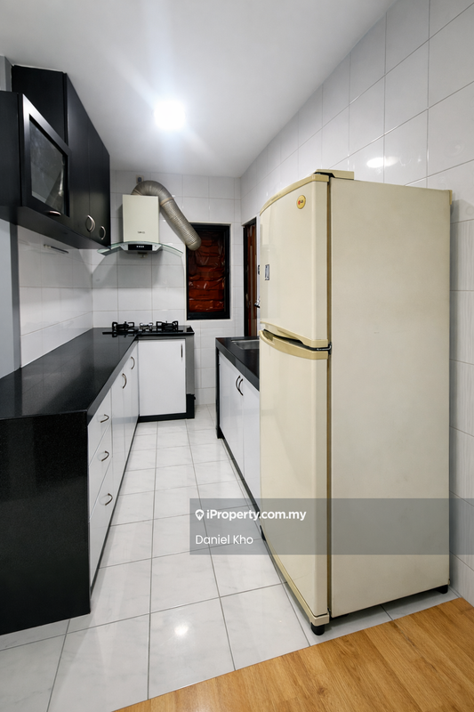 Flat for Sale in Lestari Apartment by Daniel Kho - Kitchen - iProperty.com.my