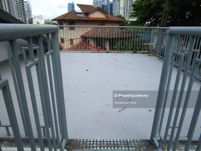 Banglo untuk Dijual di Taman Desa, Kuala Lumpur oleh Madeline Mok - Roof Terrace/Patio - iProperty.com.my
