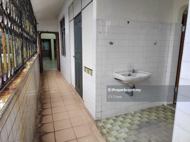 Shop / Office for Rent in Taman Ungku Tun Aminah, Skudai by CY Chew - iProperty.com.my