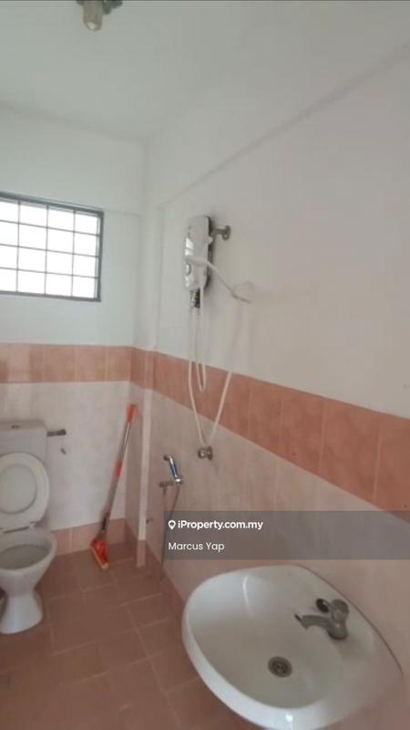Apartment for Rent in Pangsapuri Seri Pinang by Marcus Yap - Bathroom - iProperty.com.my