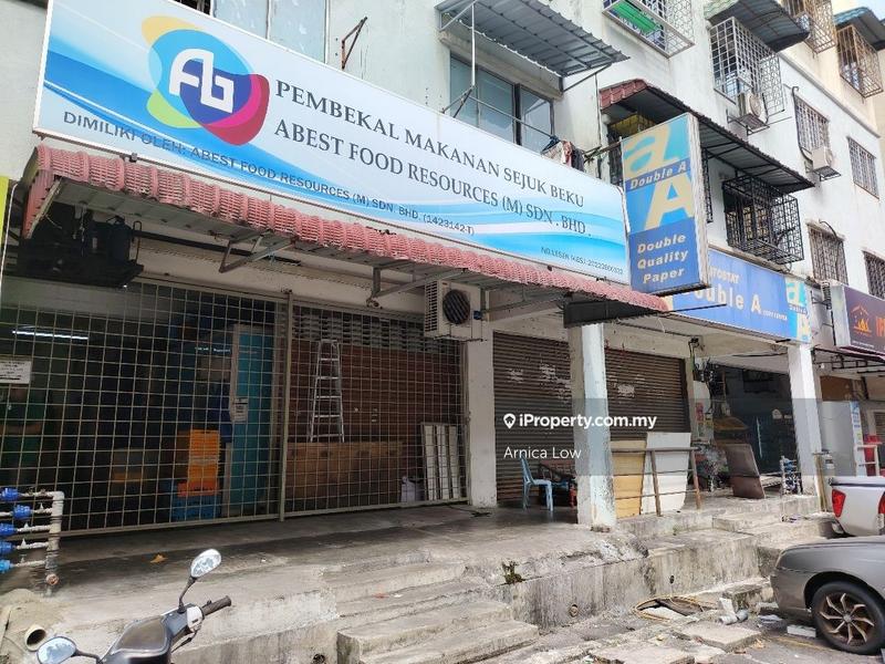 Kedai untuk Dijual di Bandar Putra Permai, Seri Kembangan oleh Arnica Low - iProperty.com.my