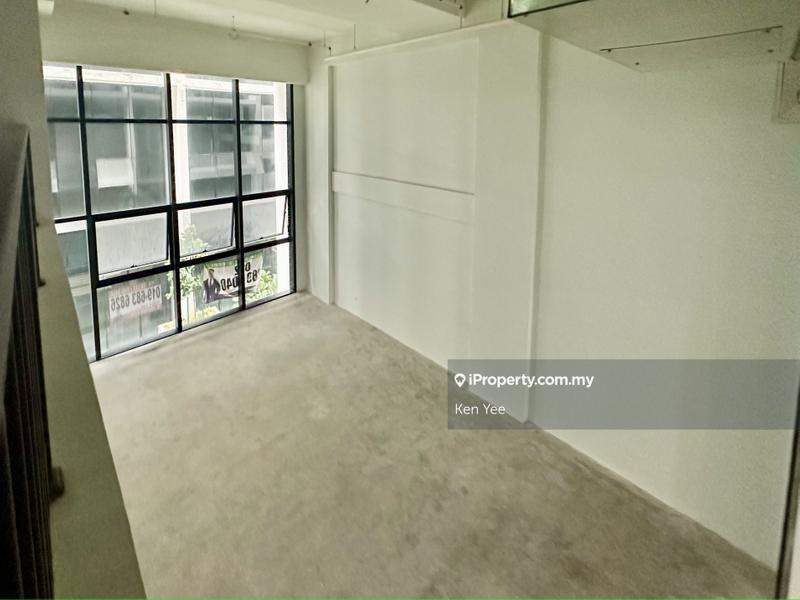 For Rent - Emhub 3 in 1 Warehouse-Retail-Office in KD, PJ, Selangor