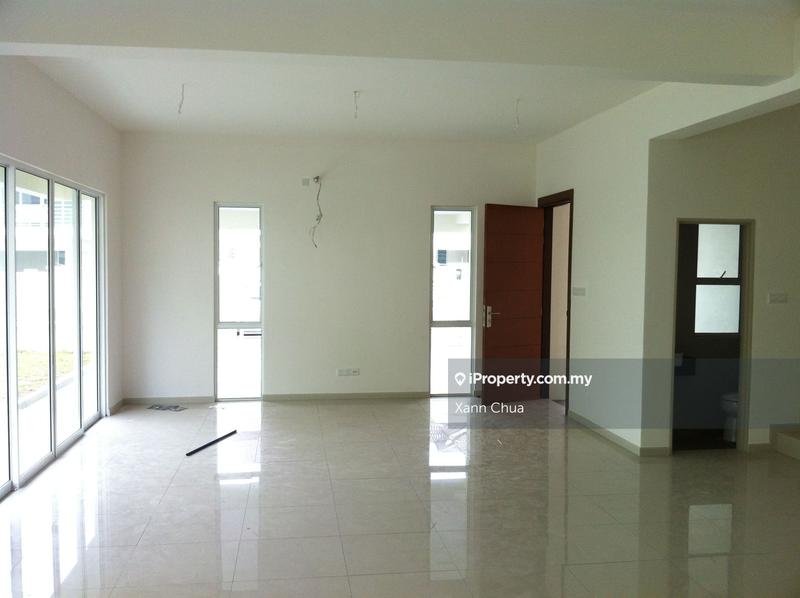 Rumah Berkembar untuk Dijual di Taman Equine, Seri Kembangan oleh Xann Chua - iProperty.com.my