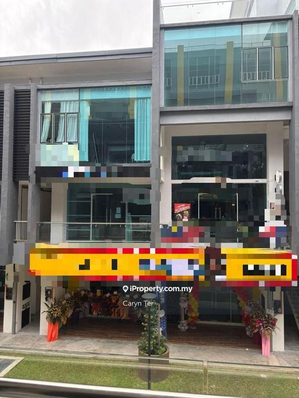 For Sale - Permas City ( ROI 5% ) 3 Storey Shoplot With Lift