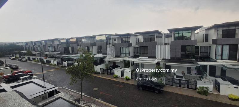 3-storey Terraced House untuk Dijual di 16 Sierra, Puchong oleh Arnica Low - iProperty.com.my