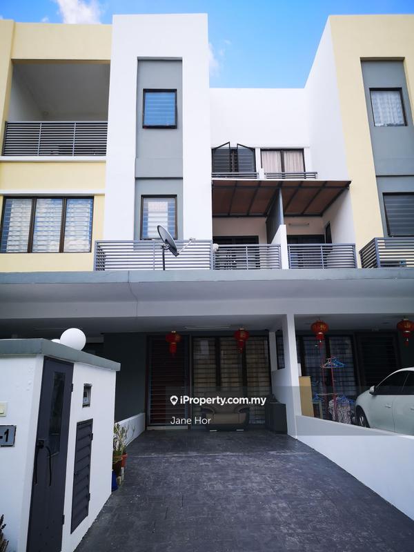 Townhouse for Sale in 16 Sierra, Puchong by Jane Hor - iProperty.com.my
