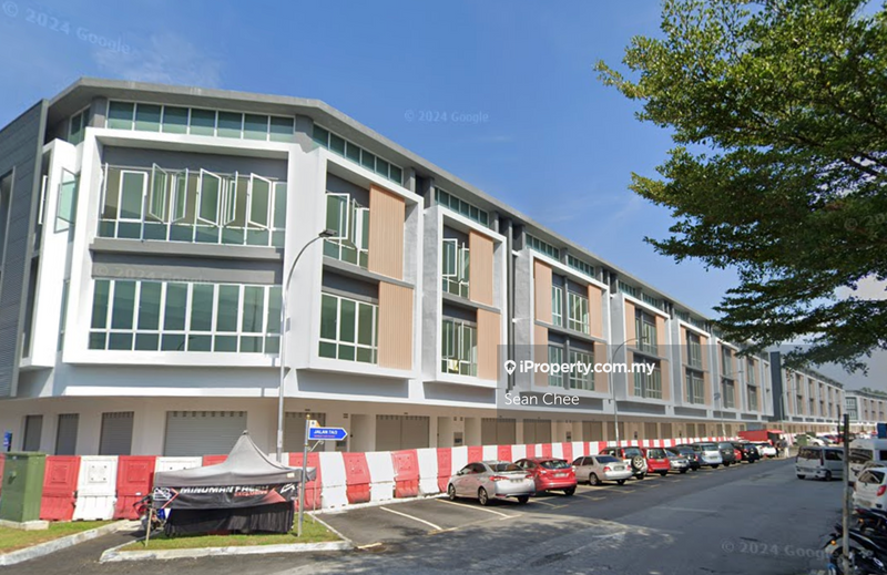 For Sale - ROI 5.5% Hot Area 3 Storey Shop
