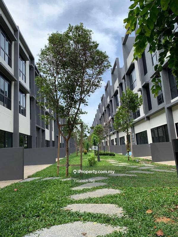 Townhouse for Sale in Seri Kembangan, Seri Kembangan by Yannick Ng - iProperty.com.my